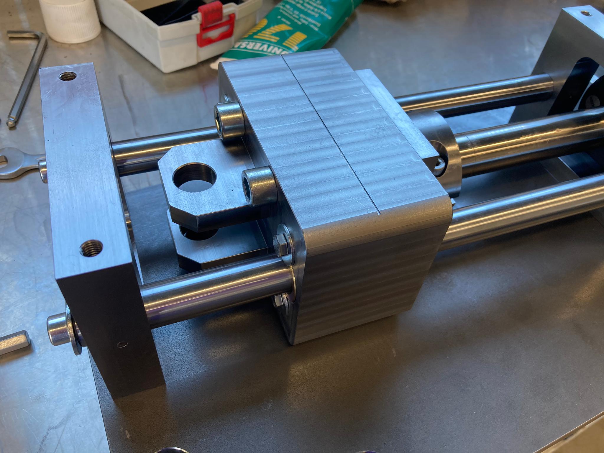 Moteur linéaire avec guidage SFERAX